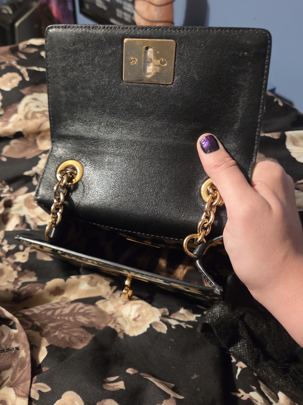 Dolce & Gabbana Black Crossbody Bag with Yellow Daisy Print & Bee Charm - Picture 3 of 4
